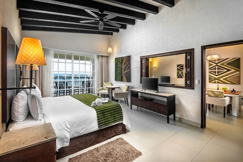 Three Bedroom Suite - Photo 5