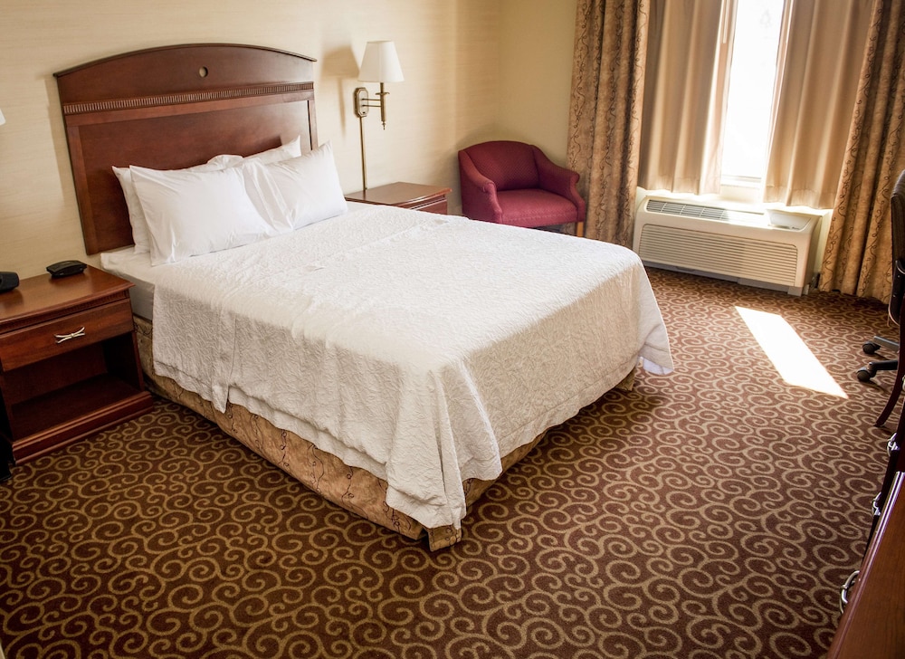 One Queen Bed, Non-Smoking, Accessible - Photo 1