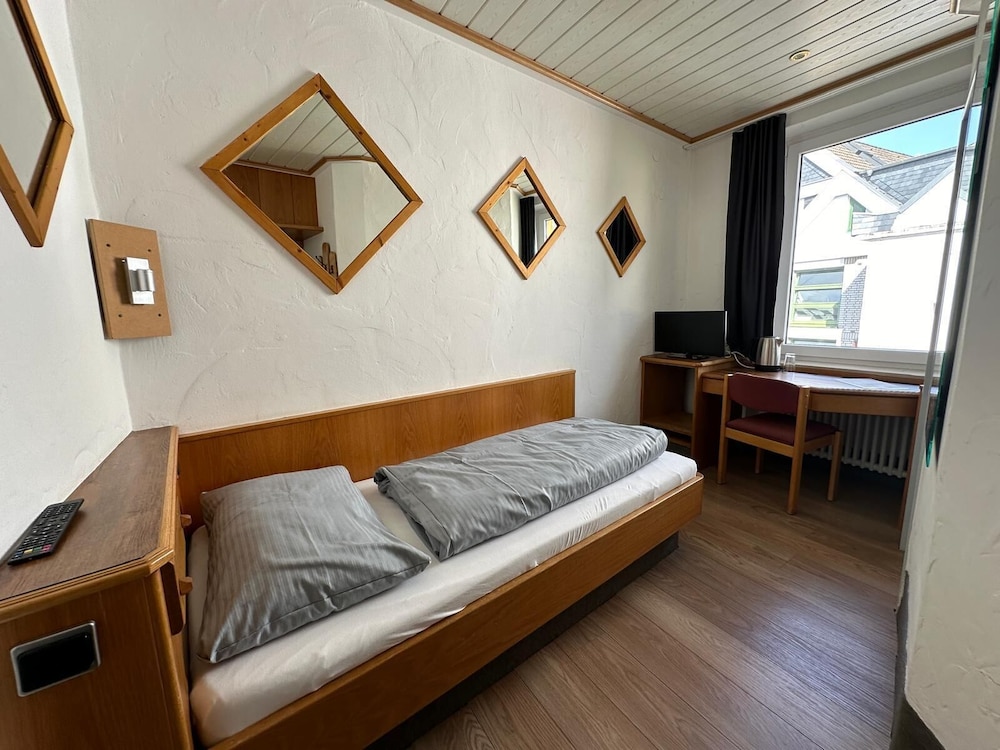 Basic Single Room photo 1