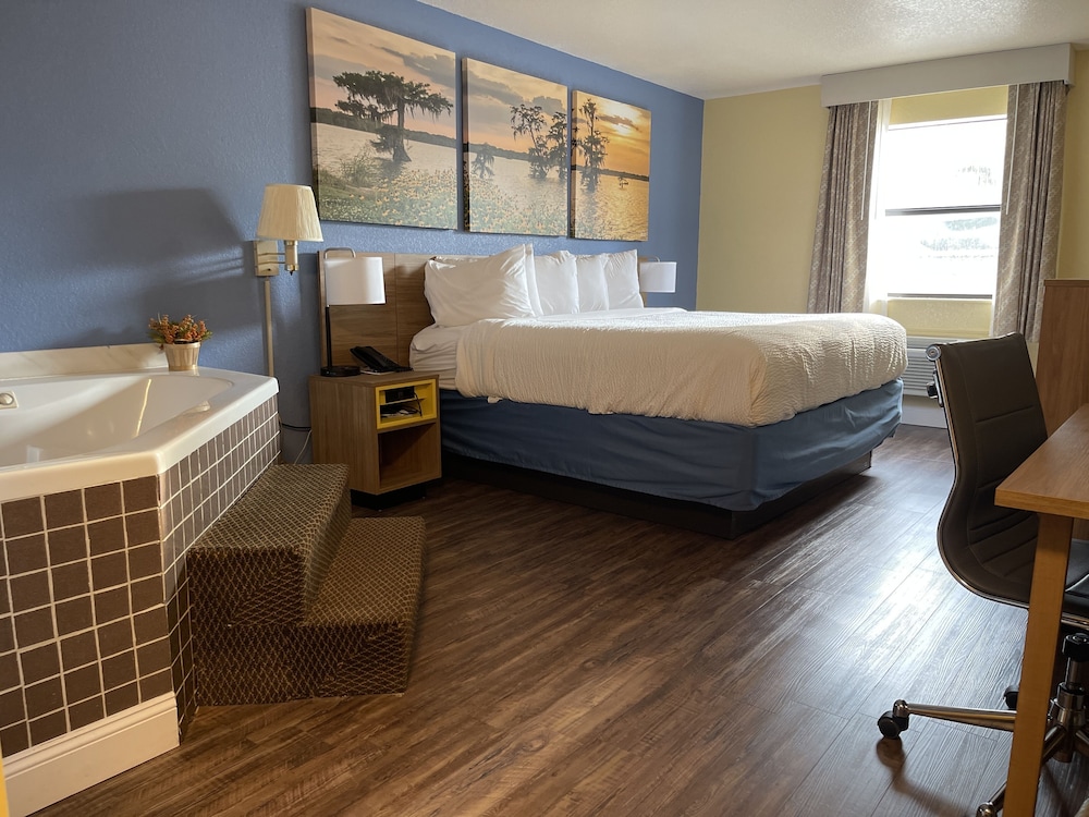 Studio Suite, 1 King Bed, Non Smoking (Interior Suite) - Photo 3