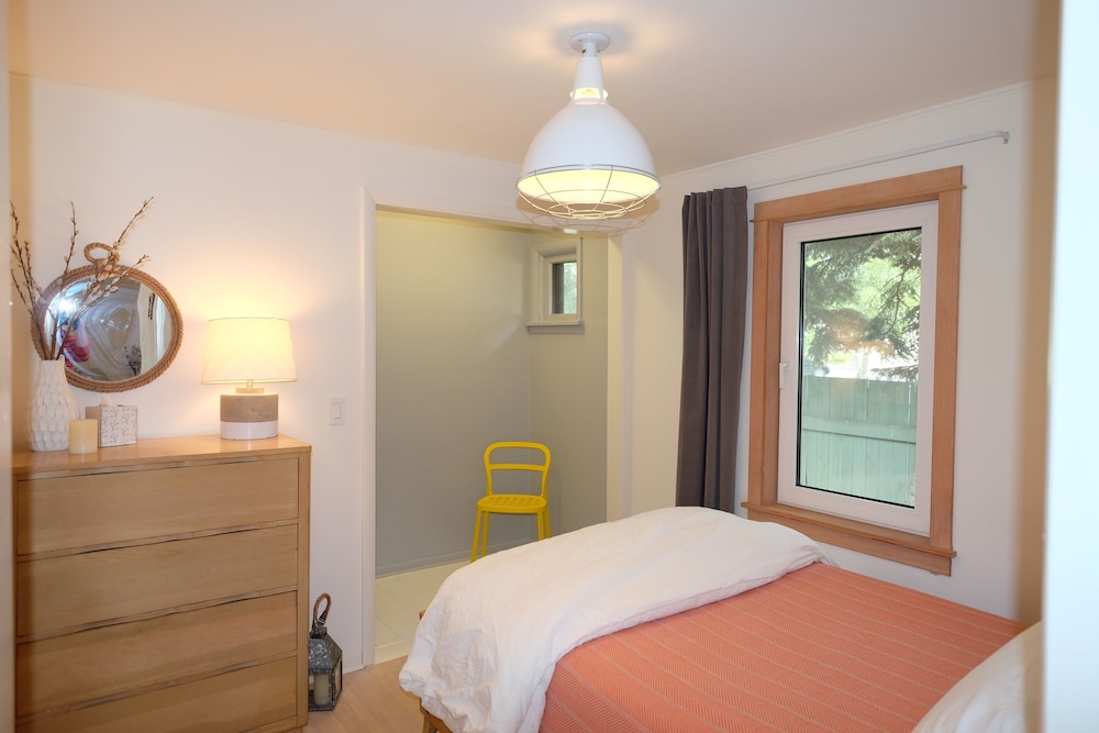 Design Double Room, 1 Double Bed, Shared Bathroom photo 1