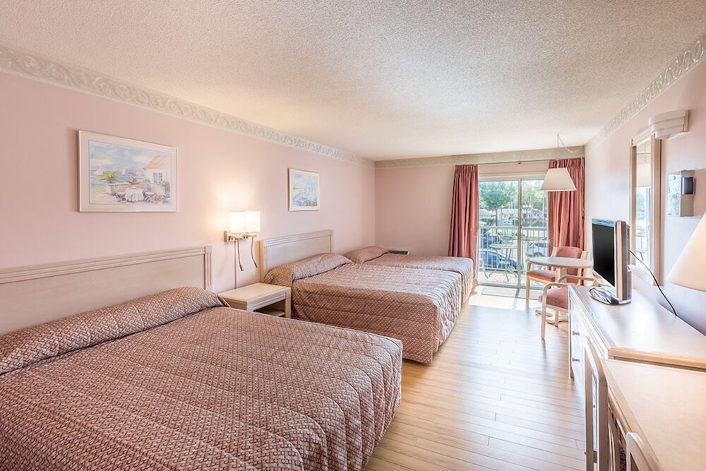 3 beds room (2 queen beds, 1 dbl Max 6 pers)