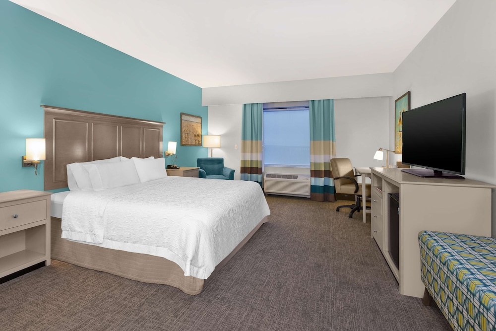 Room, 1 King Bed, Accessible (Pool Access, Roll-in Shower)