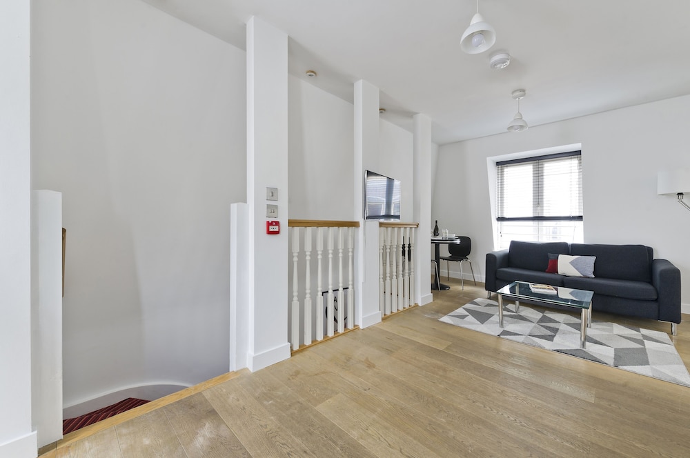 Penthouse photo 3
