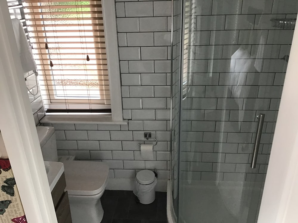 Double or Twin Room, Ensuite photo 3