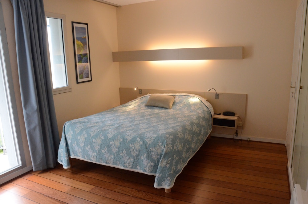 Double Room with Bath and Balcony