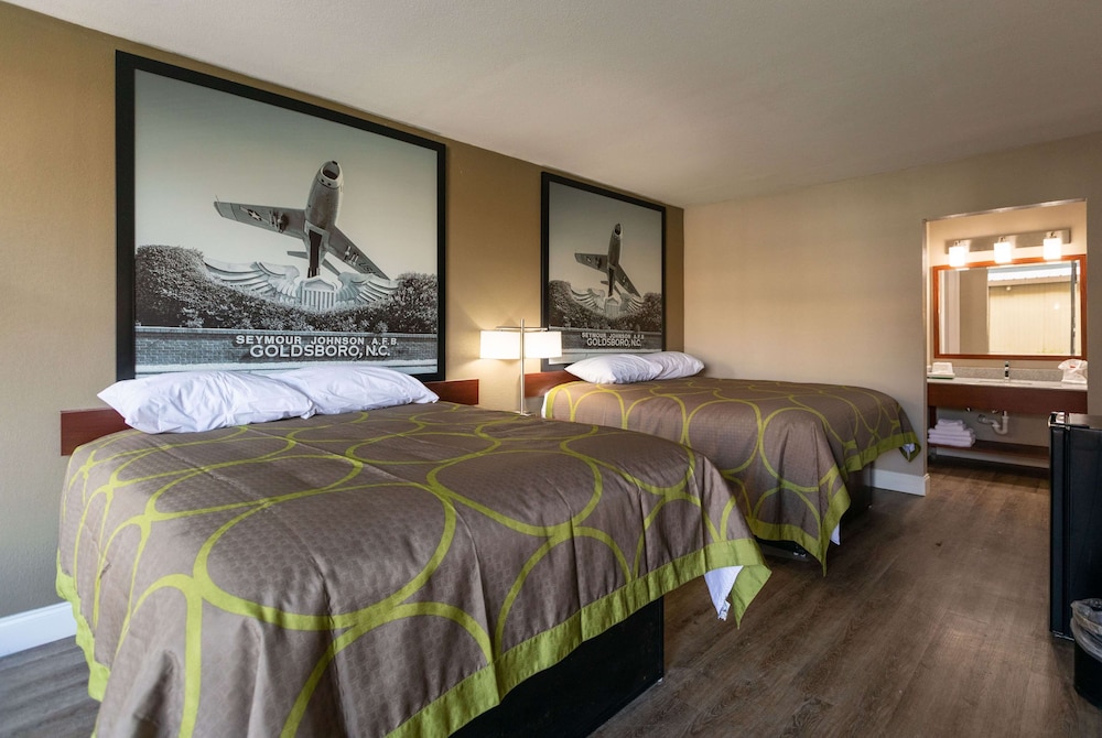 Room, 2 Queen Beds, Non Smoking - Photo 1