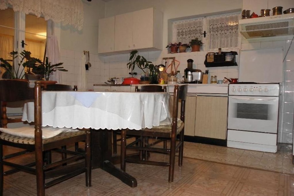 House, 3 Bedrooms photo 2