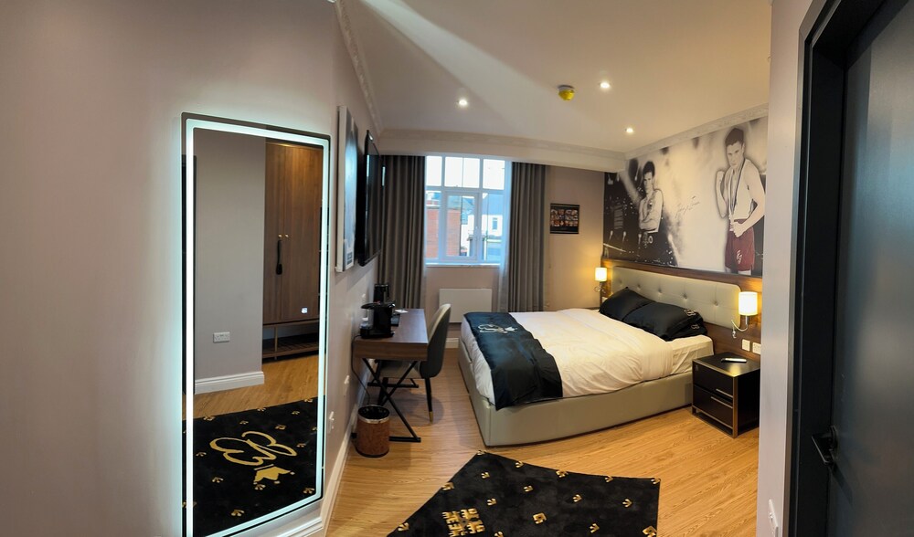 Luxury Suite, 1 King Bed, Non Smoking, Ensuite