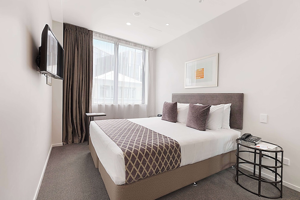 Suite, 1 King Bed, Non Smoking photo 3