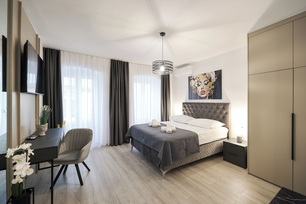 Superior Condo, City View