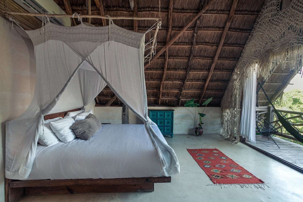 Superior Tree House, Balcony, Valley View