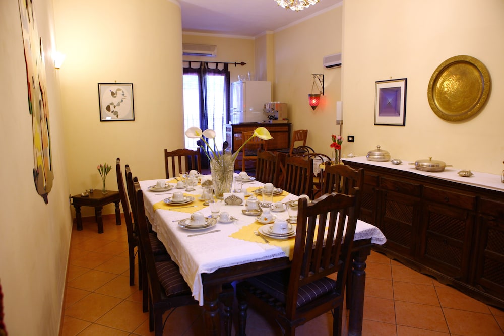 Double Room, Private Bathroom - Photo 2