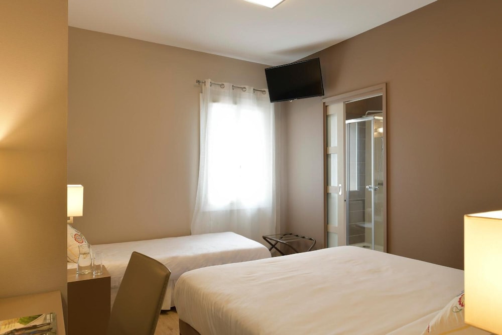 Standard Triple Room, Park View photo 2