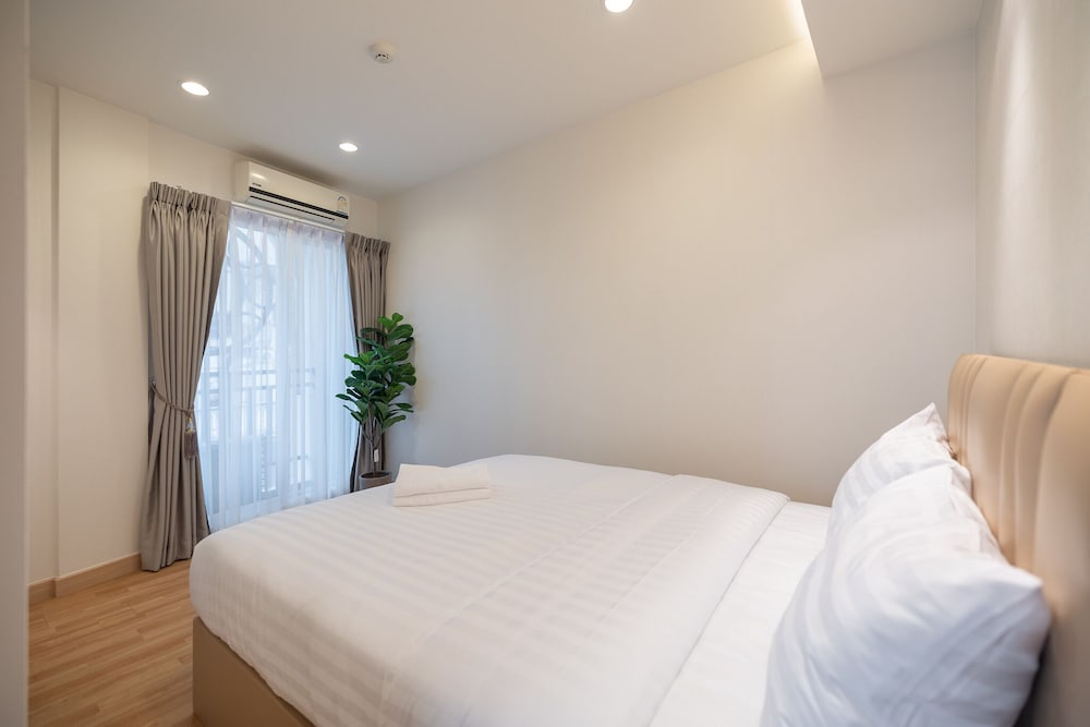 Suite Double Room with Balcony photo 2