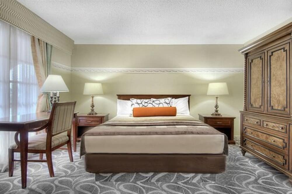 Deluxe Room, 1 King Bed, Non Smoking, Refrigerator & Microwave