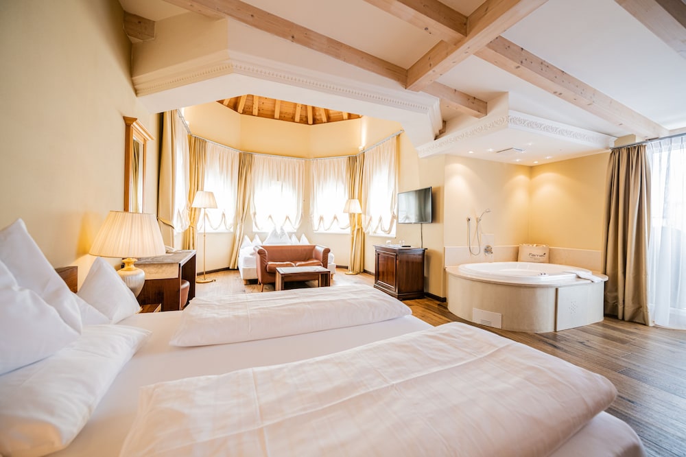 Suite Castle photo 2