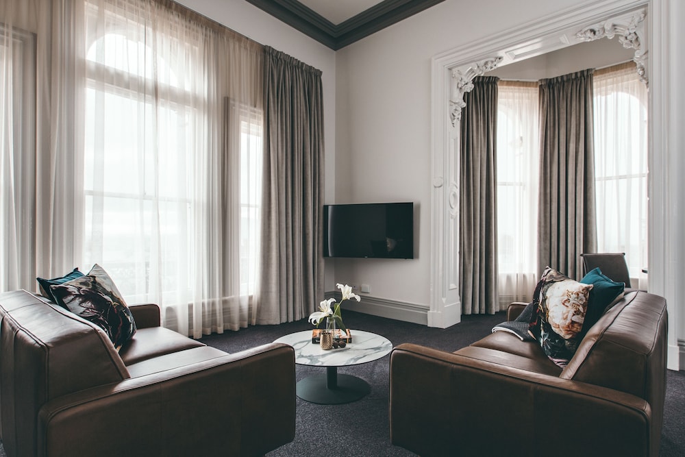 Hunter Suite