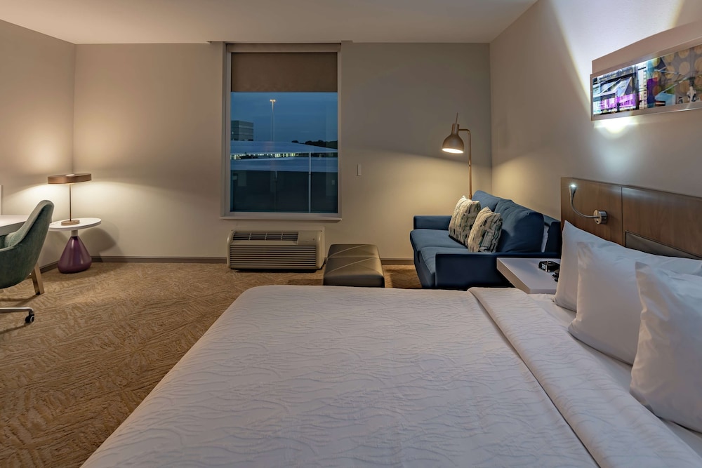 Room, 1 King Bed with Sofa bed, Accessible, Bathtub photo 1