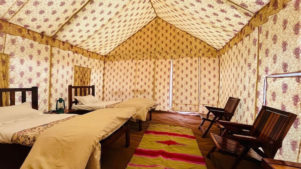 Deluxe Tent photo 2