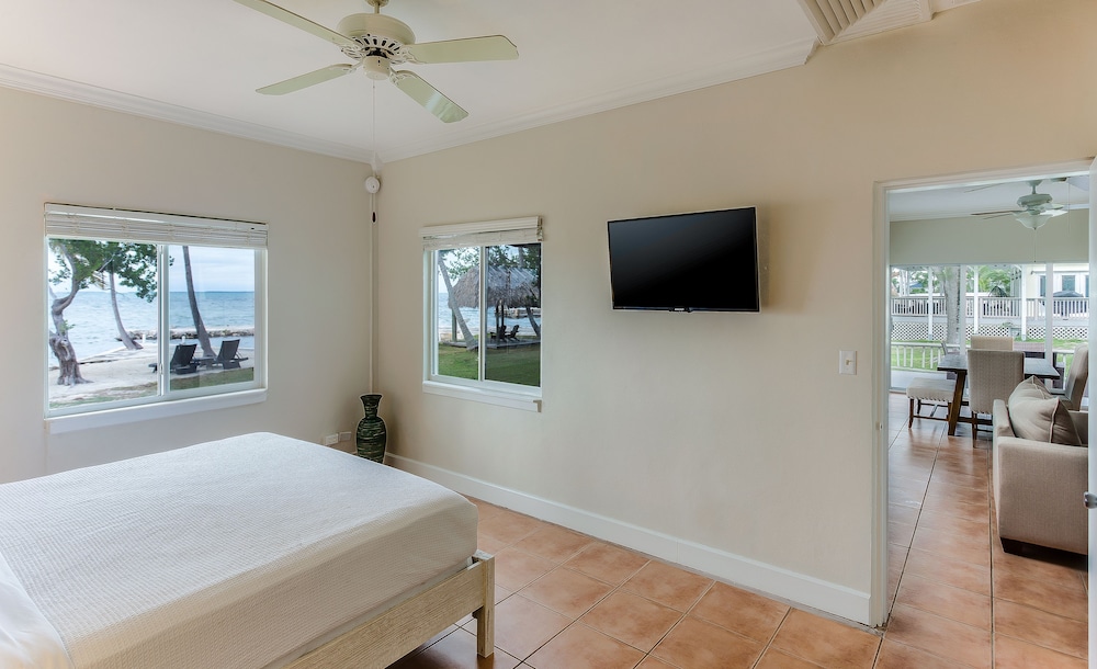 House, 3 Bedrooms, Ocean View, Oceanfront photo 2