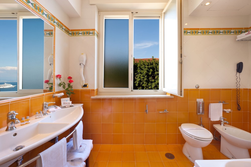 Family Room, Sea View - Photo 2