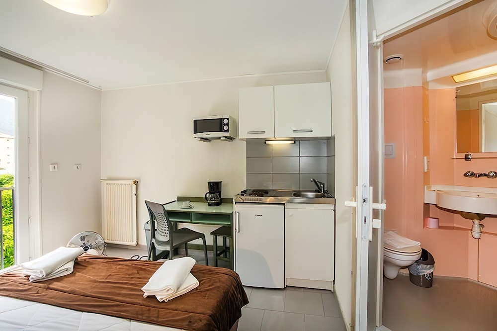 Basic Double Room photo 1