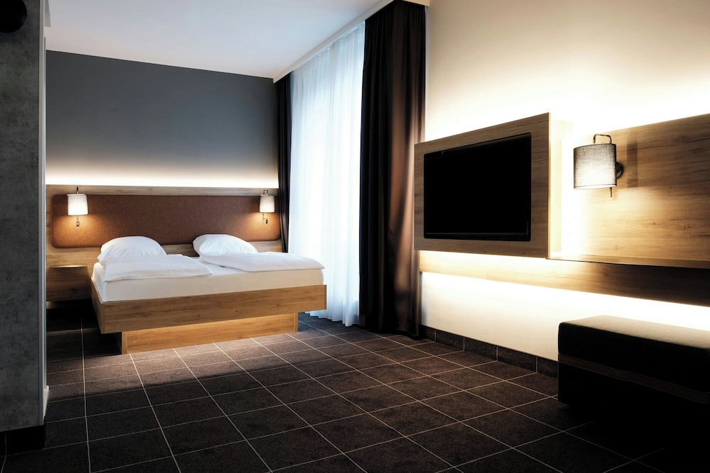 Room, 1 Queen Bed with Sofa bed