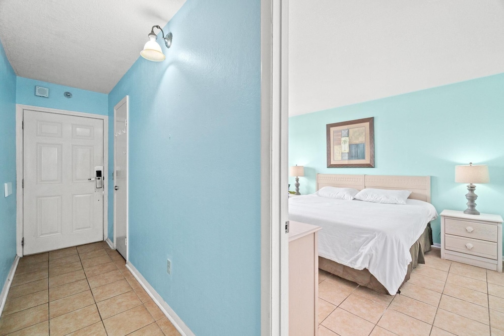 Condo, 1 King Bed with Sofa bed (The Summit 1021)