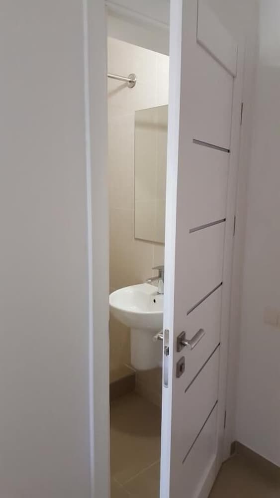 Deluxe Double Room, 1 Queen Bed, Non Smoking, City View photo 2