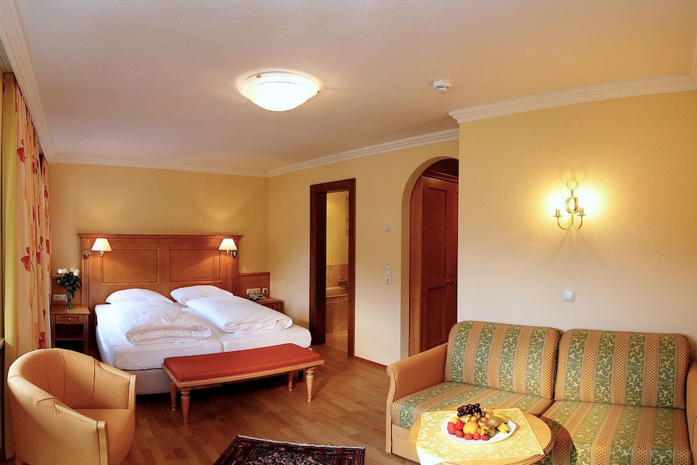 Superior Twin Room, Balcony photo 3