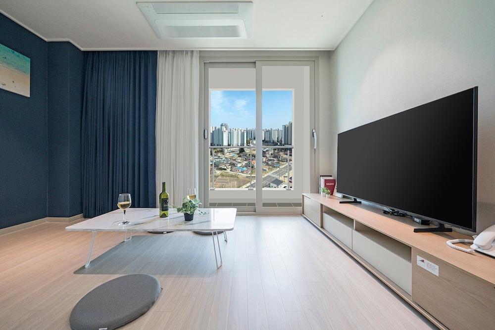 [Breakfast for 2 PKG] City View Superior Family Ondol photo 2