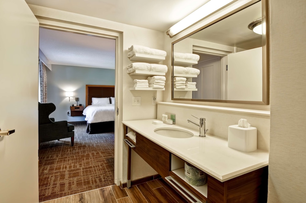 Suite, 1 King Bed with Sofa bed, Non Smoking - Photo 6