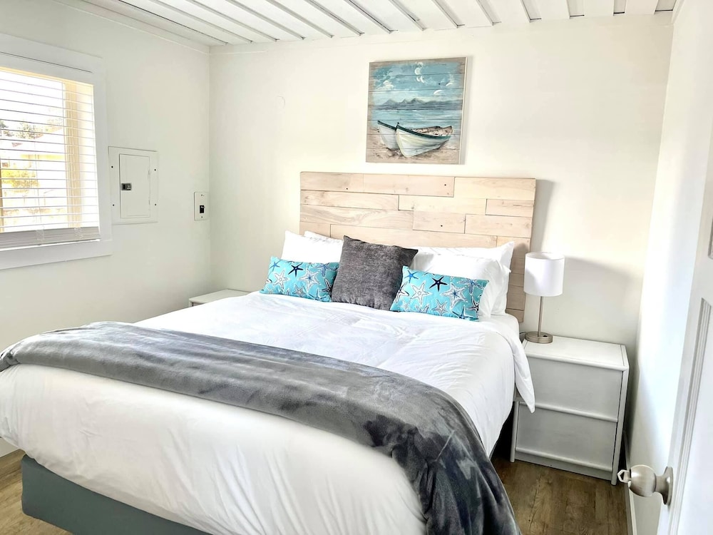 Family Cabin, 2 Bedrooms (Pet and Child Friendly) photo 2