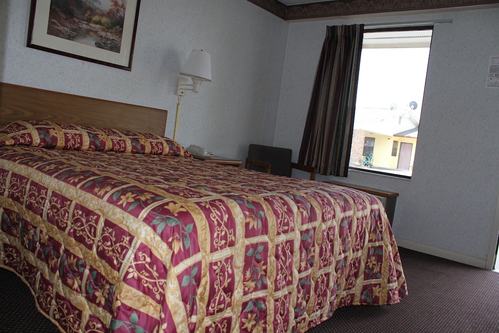 Standard Room, 1 Queen Bed, Smoking photo 3