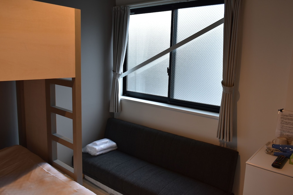 Business Quadruple Room - Photo 18