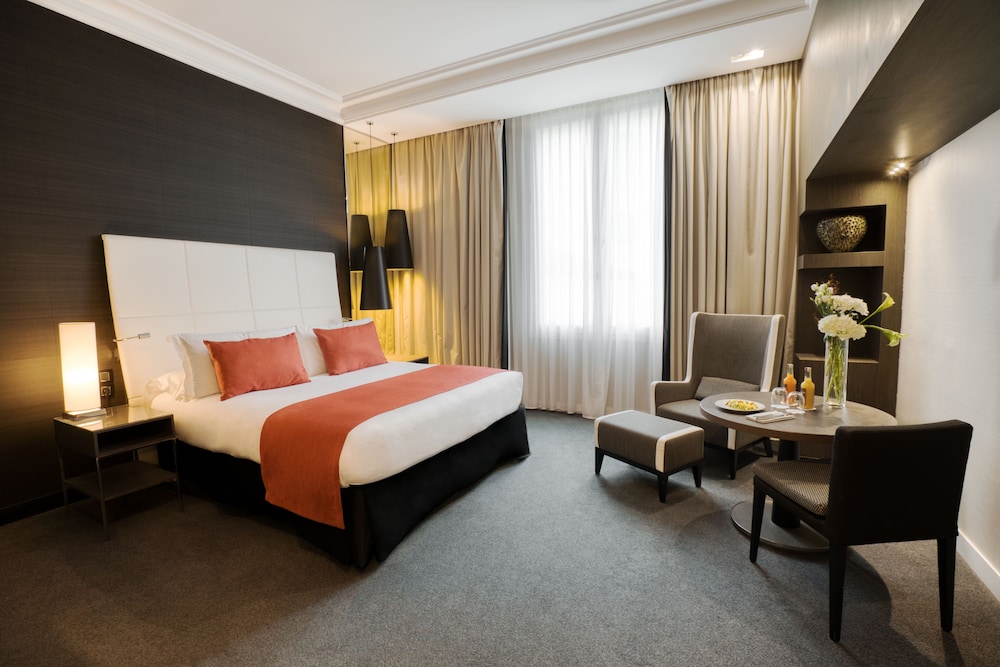 Premium Room, 1 King Bed - Photo 5