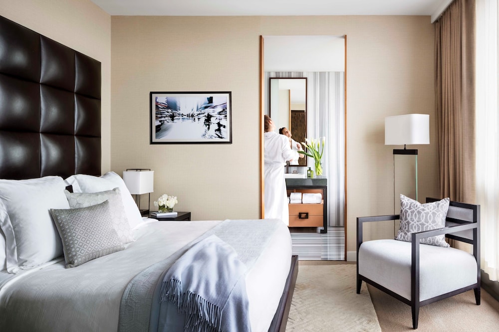 Hudson Square King Accessible