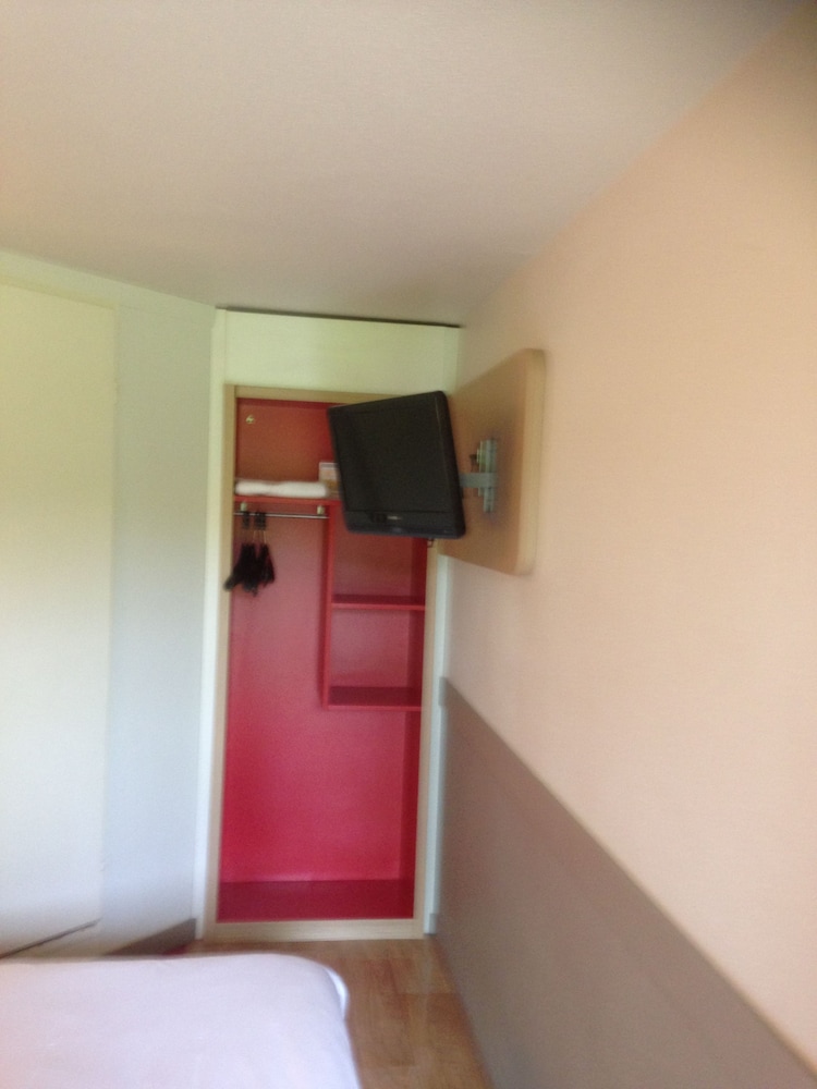 Standard Room, 3 Twin Beds - Photo 3