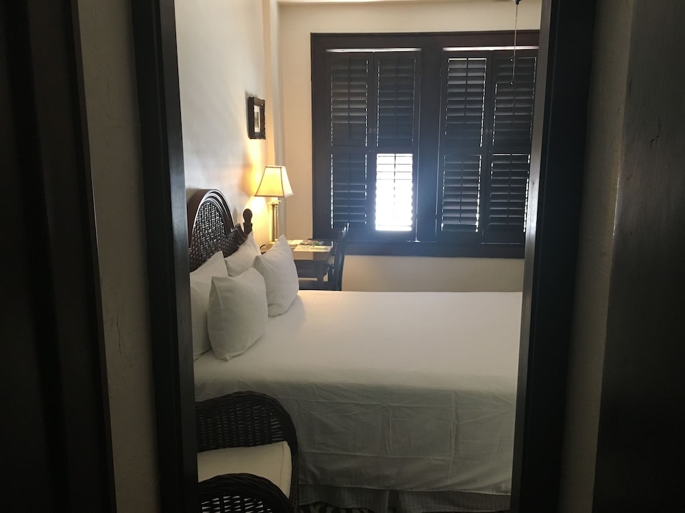 Deluxe Room, 1 Queen Bed photo 2