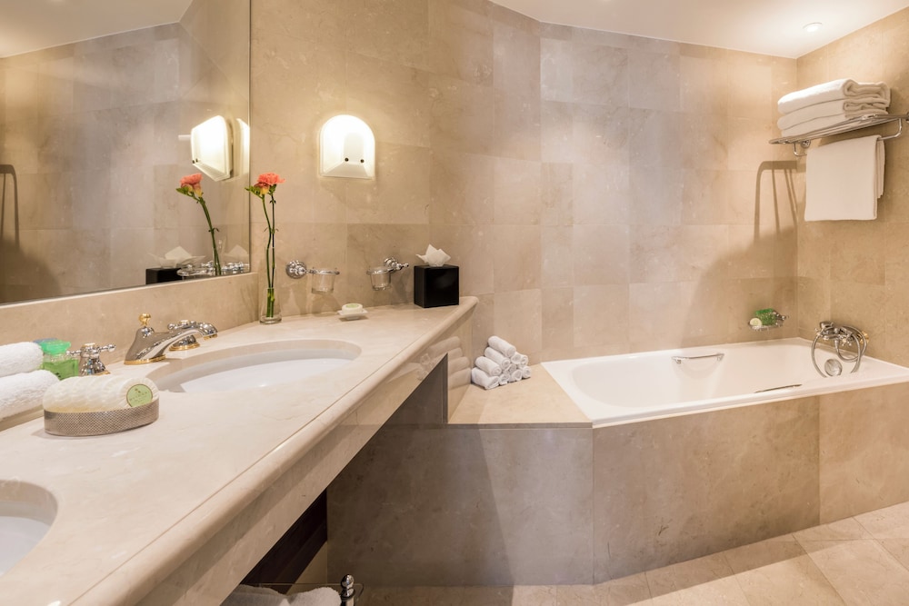 Junior Suite Privilege View - Photo 3