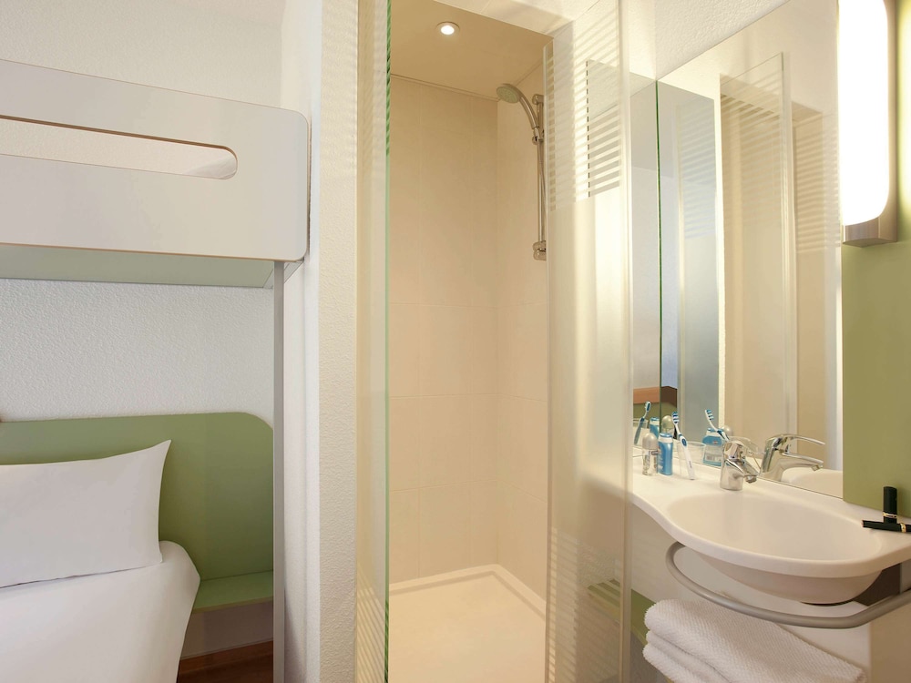Double Room, Multiple Beds photo 3