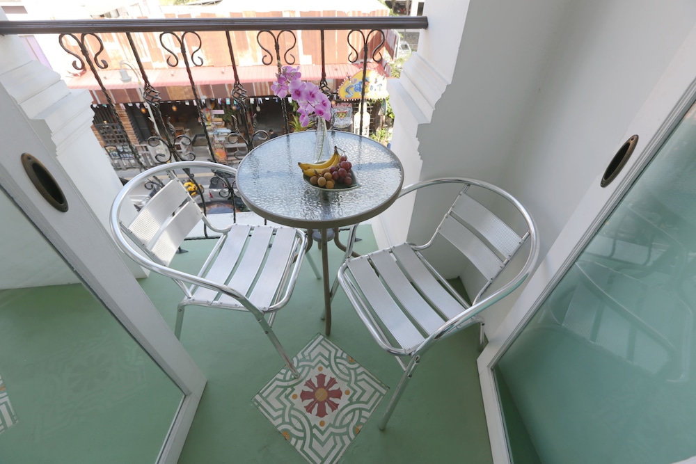 Premium Deluxe 2 Twin, City View Balcony - Photo 5
