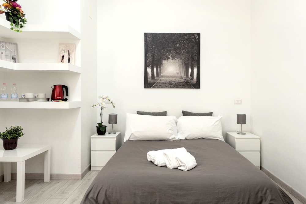 Comfort Double Room Single Use, 1 Large Twin Bed, Balcony photo 3