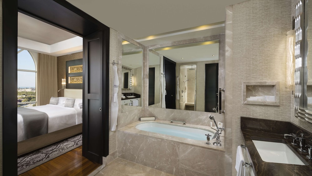 Executive Grand Deluxe Room Lounge Access including Afternoon Tea Evening Cocktail Hours