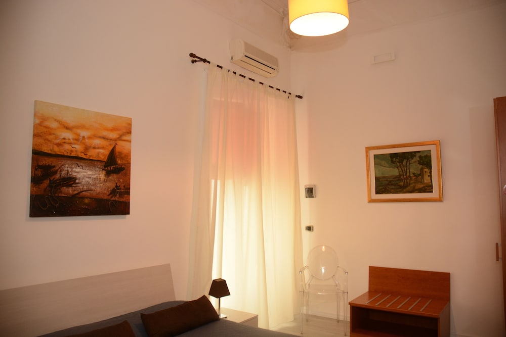 Double Room - Photo 7