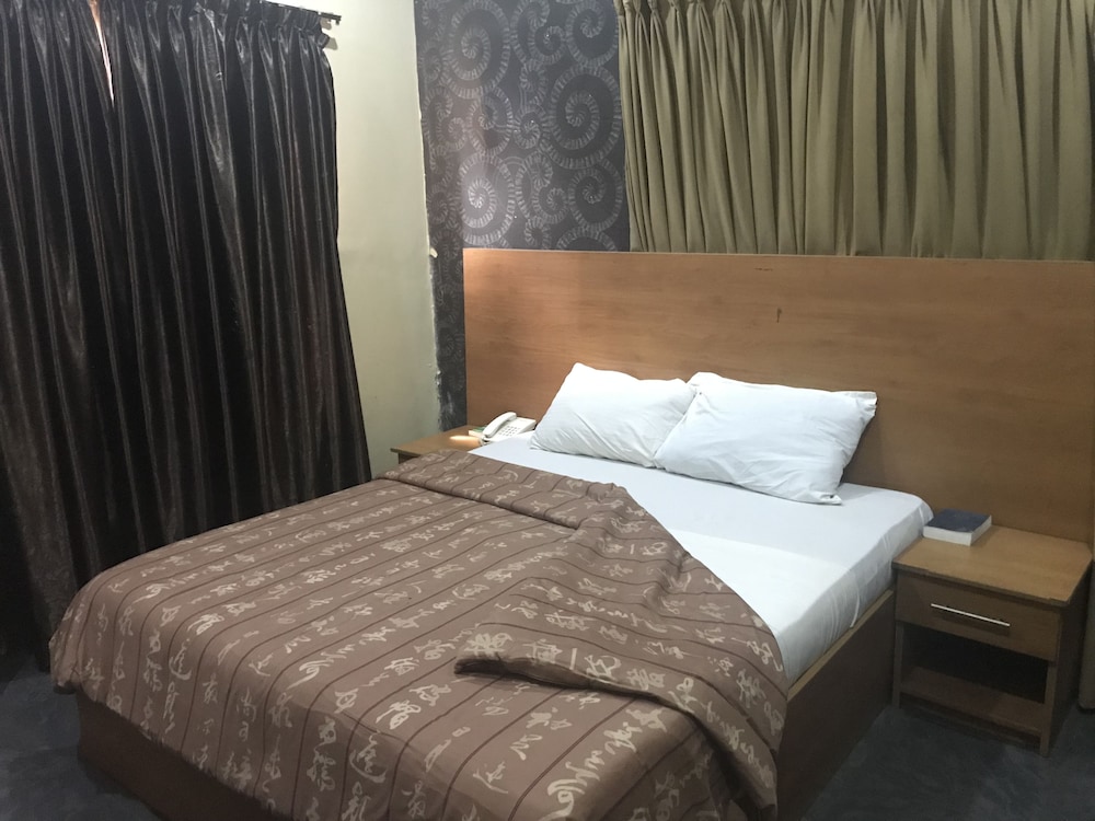 Classic Room, 1 Queen Bed, Non Smoking photo 2