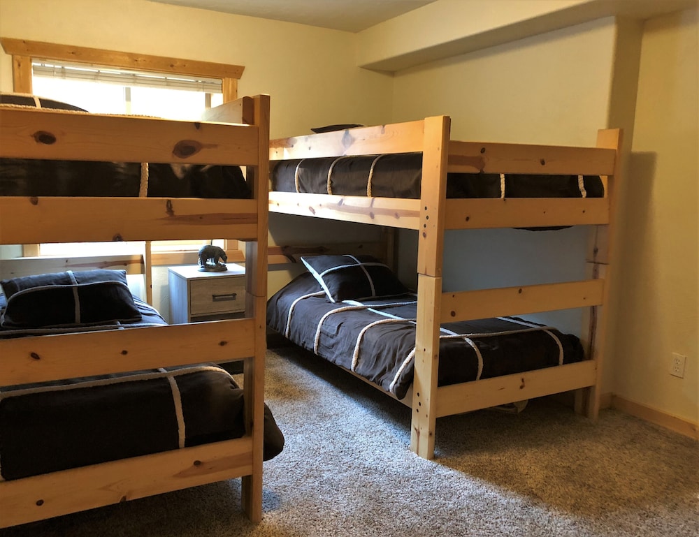 Basic Quadruple Room, Multiple Beds, Non Smoking photo 2