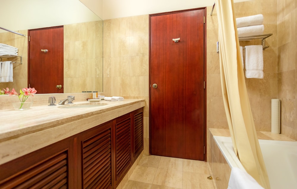 Superior Room, 1 Queen Bed photo 3