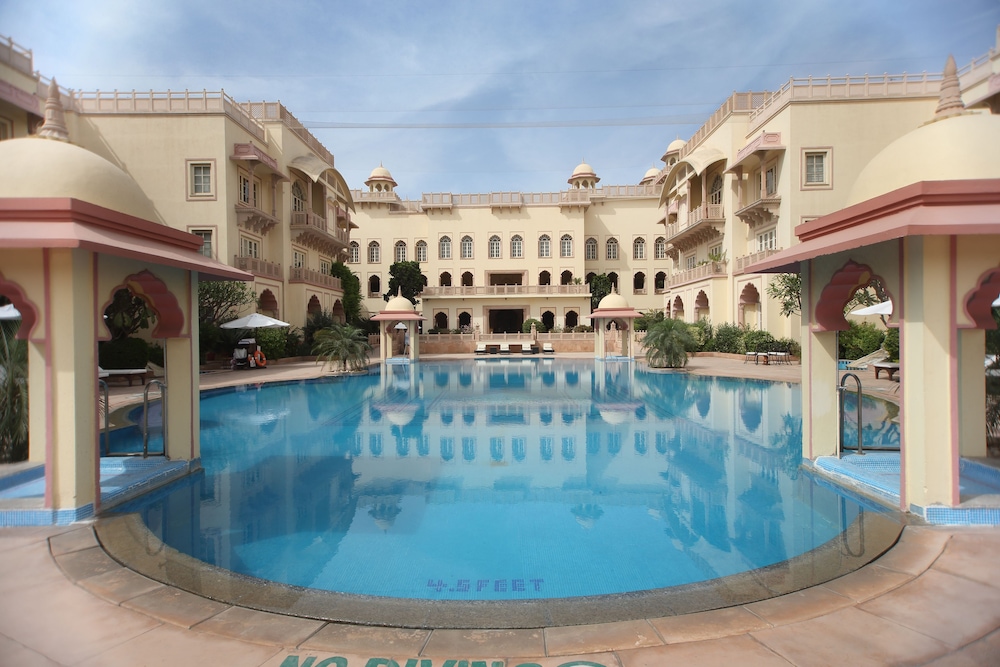 Deluxe Room, Pool View - Photo 5